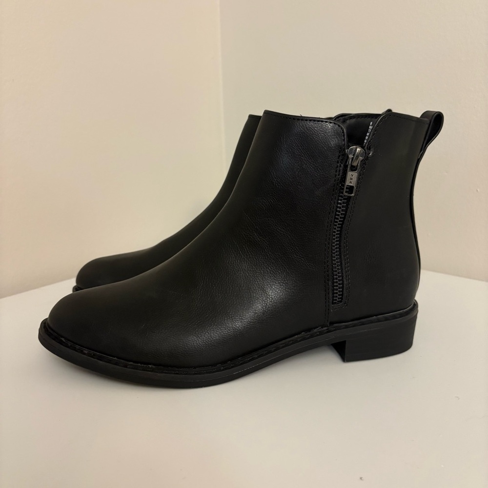 Universal Thread Black Ankle Boots For Women Size 8 Side Zippers Memory Foam